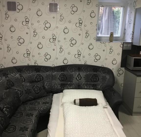 پانسیون Varkerulet Apartman