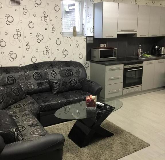 پانسیون Varkerulet Apartman