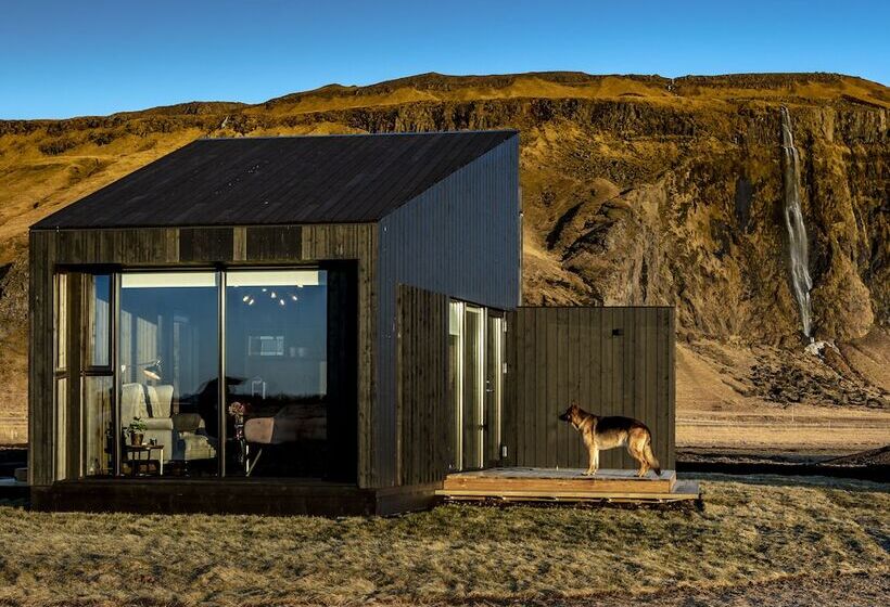 Seljalandsfoss Horizons