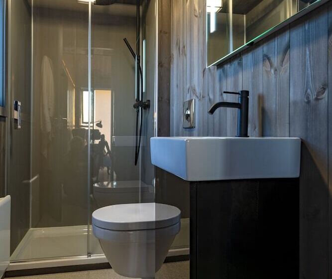 Seljalandsfoss Horizons