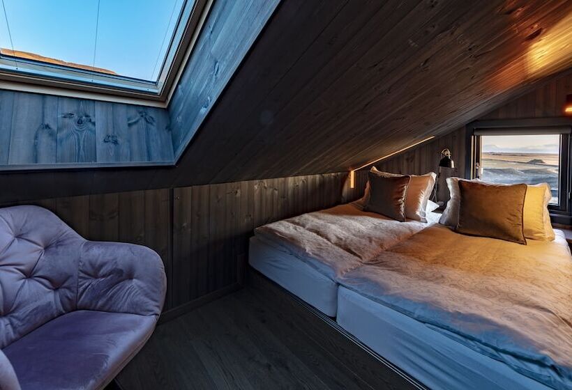 Seljalandsfoss Horizons