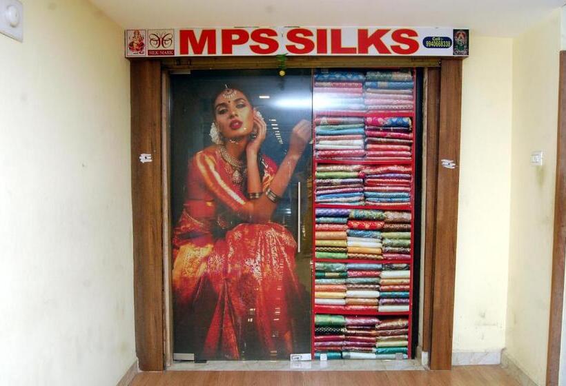 בית מלון כפרי Adhi Residency