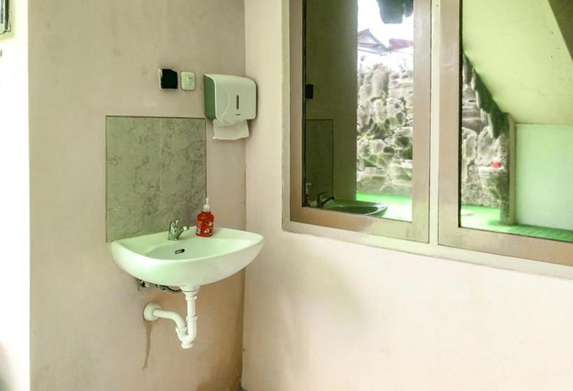 酒店 Adisa Homestay Near Saiful Anwar Malang