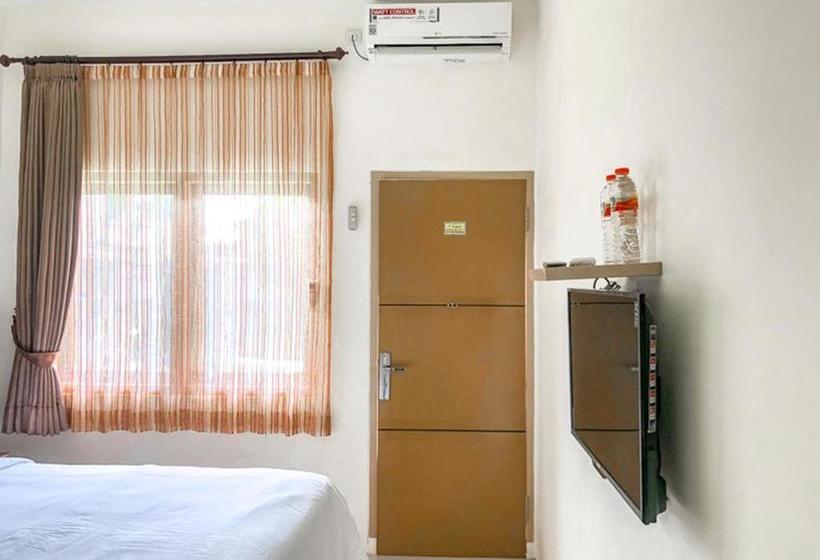 酒店 Adisa Homestay Near Saiful Anwar Malang