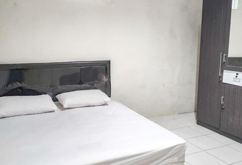 호텔 Anugerah Guesthouse Redpartner