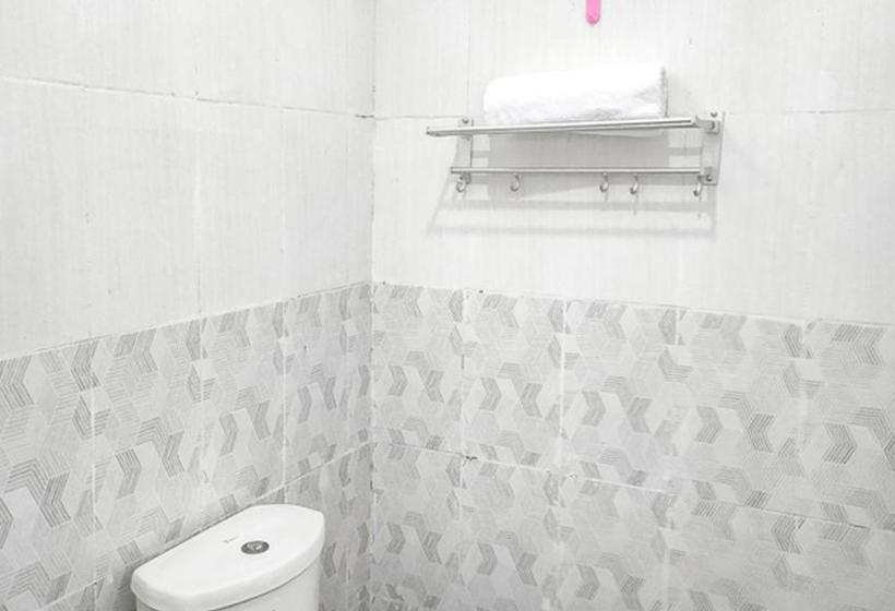 호텔 Anugerah Guesthouse Redpartner