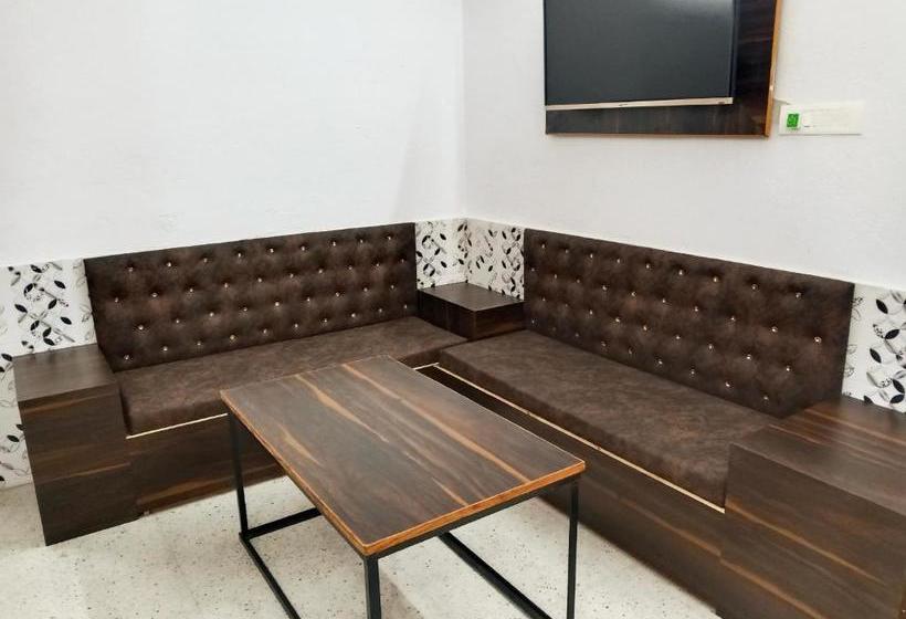 בית מלון כפרי Chinta Haran Rest House