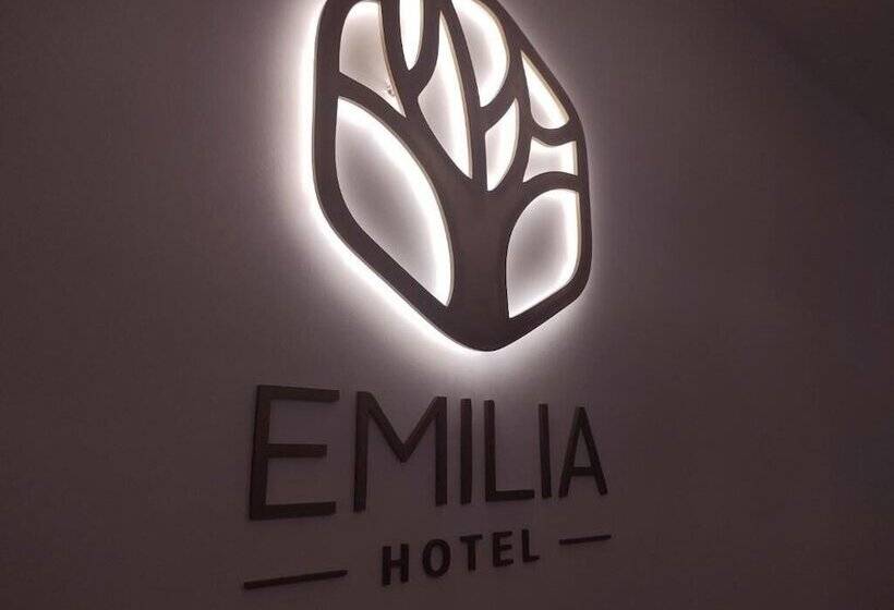 Отель Emilia