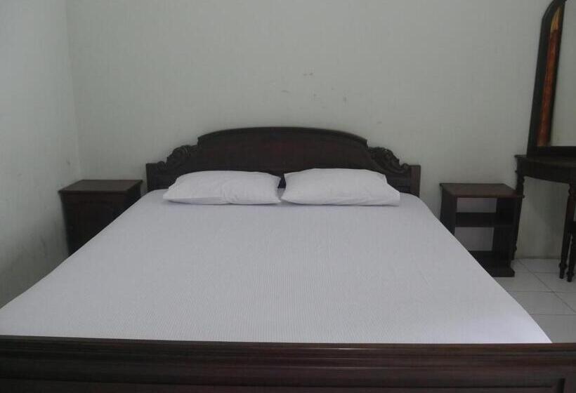 Отель Garuda Syariah Near Alun Alun Banjarnegara