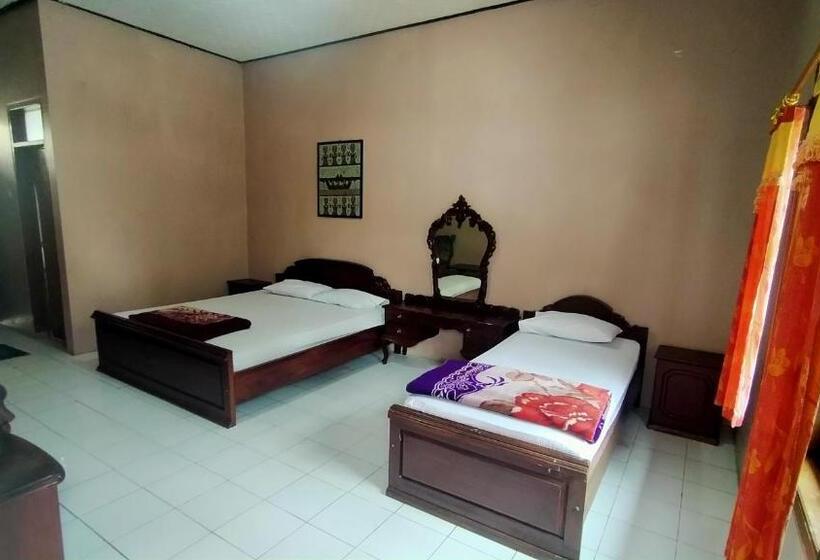 Отель Garuda Syariah Near Alun Alun Banjarnegara