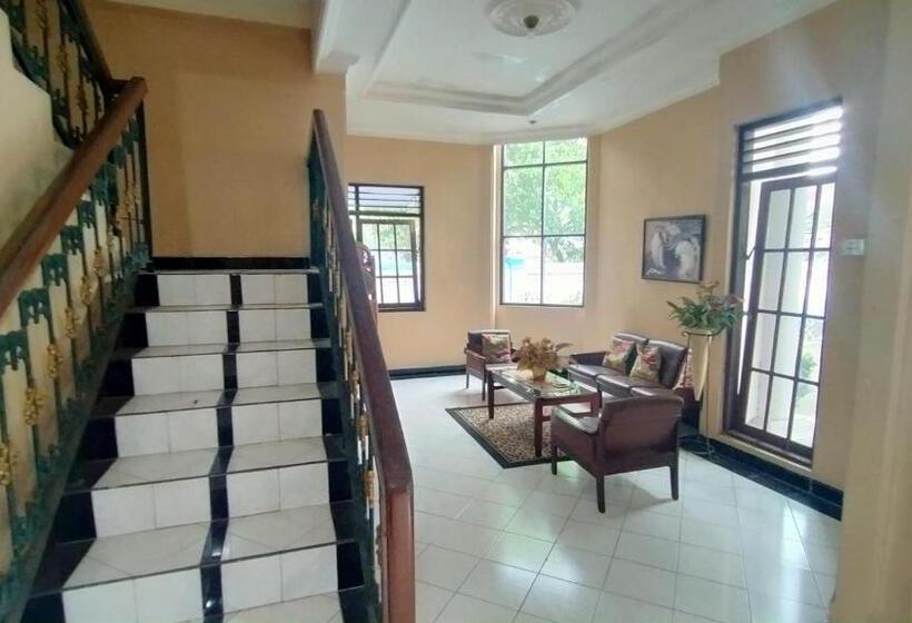 Отель Garuda Syariah Near Alun Alun Banjarnegara