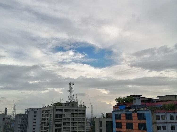 هتل Hoque Tower International