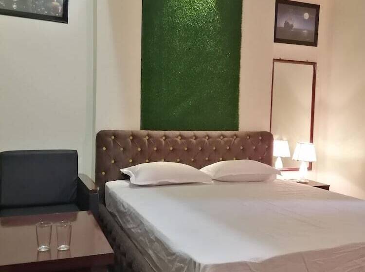 هتل Hoque Tower International