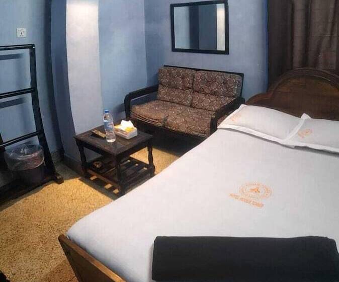 هتل Hoque Tower International