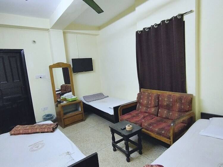 هتل Hoque Tower International