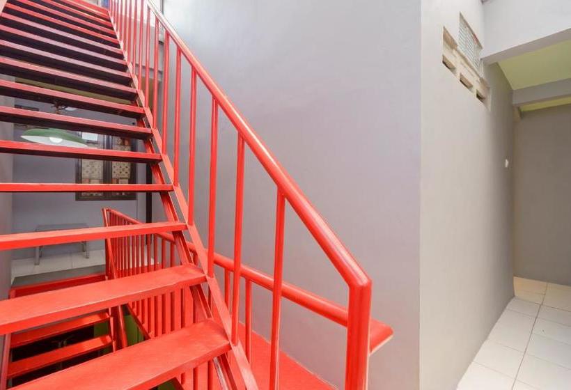 Отель Koolkost @ Limo Depok (minimum Stay 6 Days)