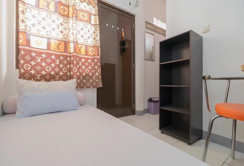 Отель Koolkost @ Limo Depok (minimum Stay 6 Days)