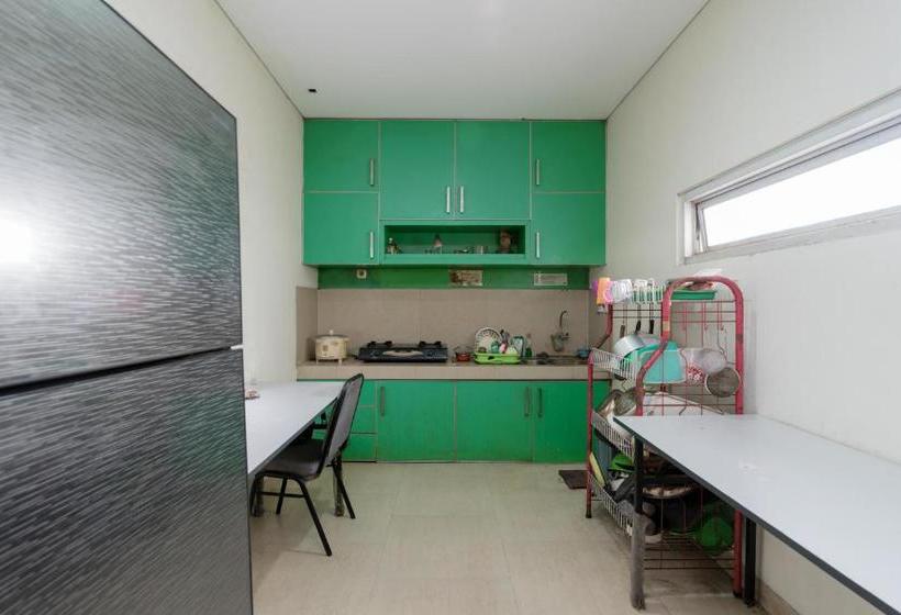 酒店 Koolkost Syariah Near Pejaten Village 2