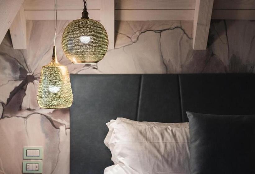 Отель Luxury Suites Rocopom Lake Front