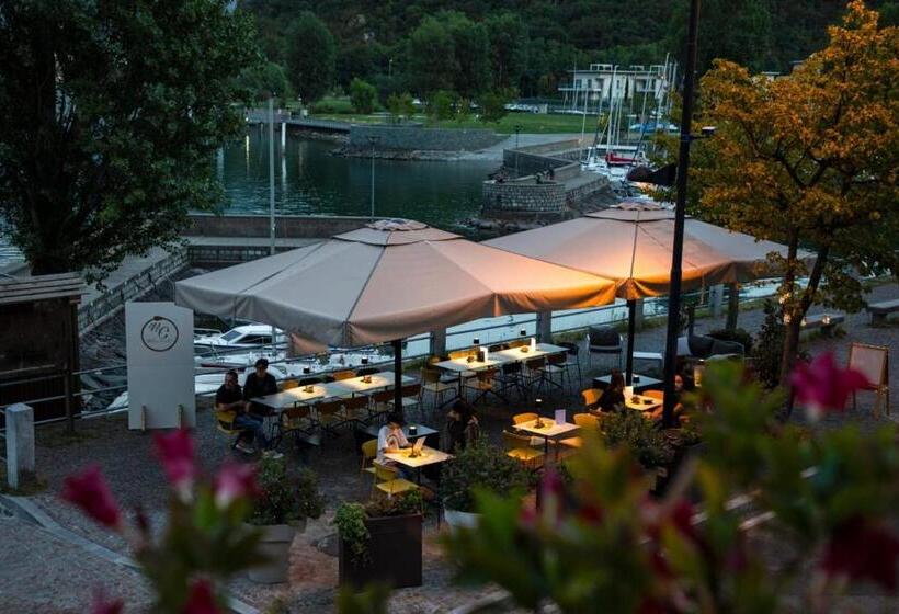 Отель Luxury Suites Rocopom Lake Front