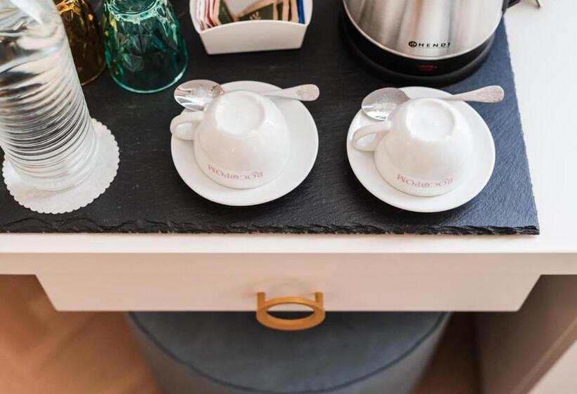 Отель Luxury Suites Rocopom Lake Front