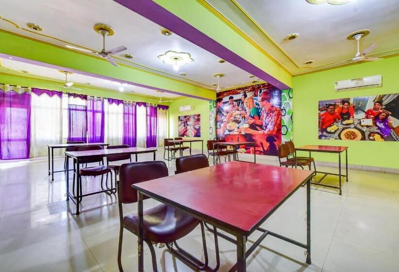 호텔 Oyo 77868  Taj