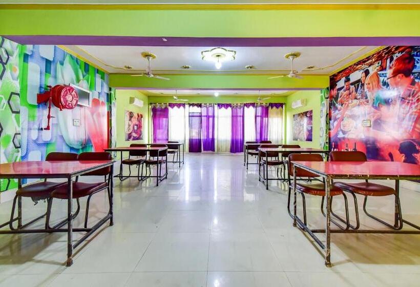 호텔 Oyo 77868  Taj