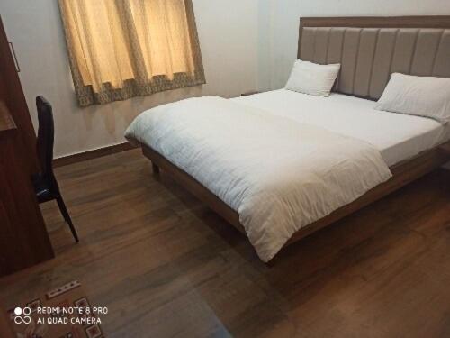 בית מלון כפרי Oyo 79581 B S Palace