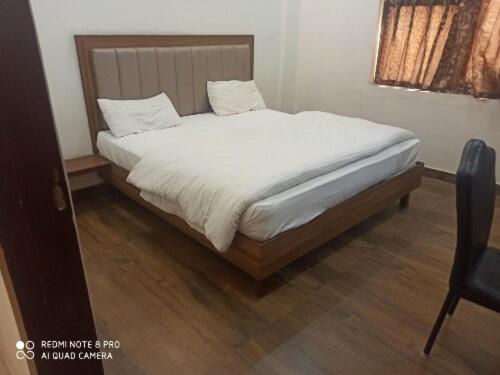 בית מלון כפרי Oyo 79581 B S Palace