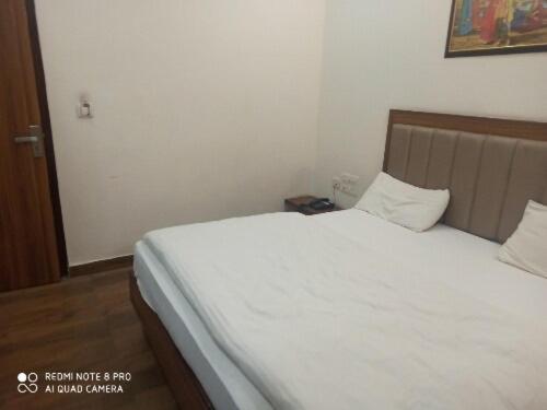 בית מלון כפרי Oyo 79581 B S Palace