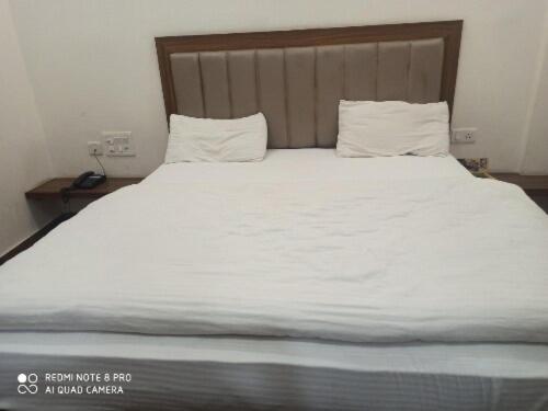 בית מלון כפרי Oyo 79581 B S Palace