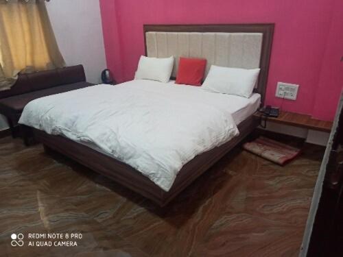 בית מלון כפרי Oyo 79581 B S Palace