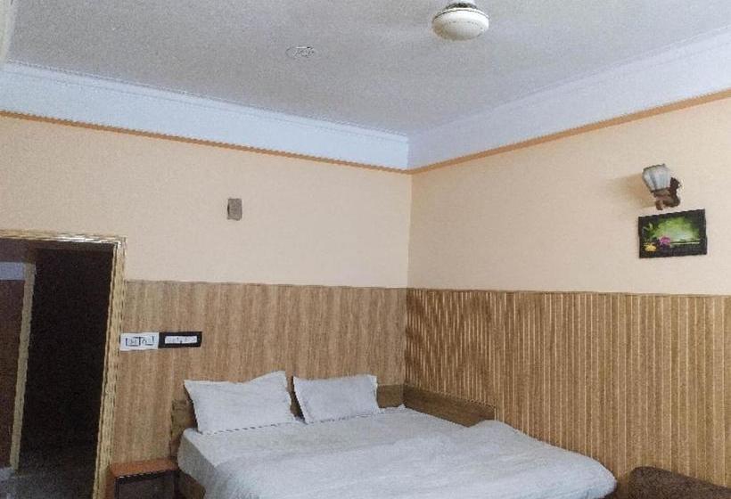 בית מלון כפרי Oyo 79581 B S Palace