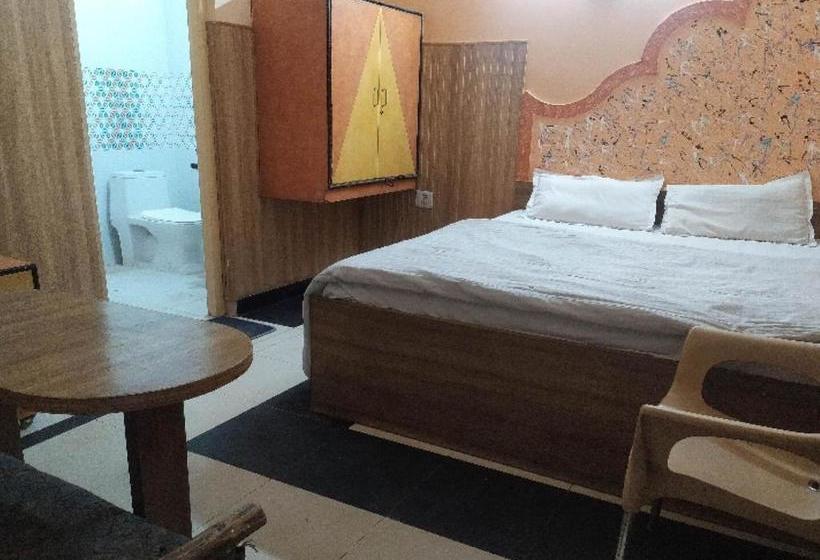 בית מלון כפרי Oyo 79581 B S Palace