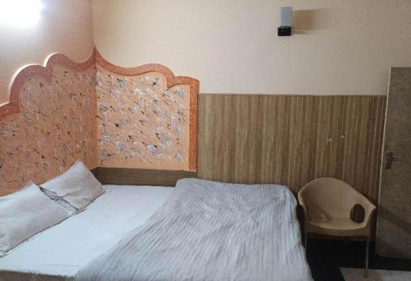 בית מלון כפרי Oyo 79581 B S Palace