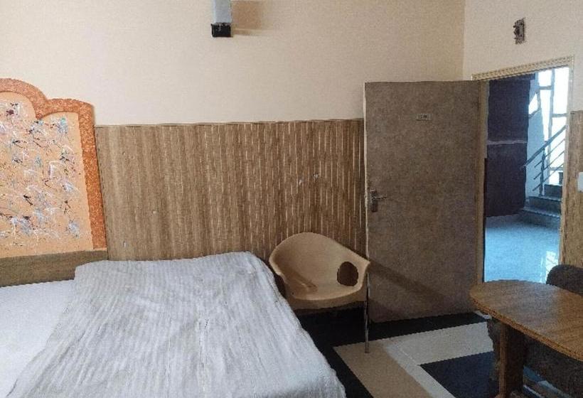 בית מלון כפרי Oyo 79581 B S Palace