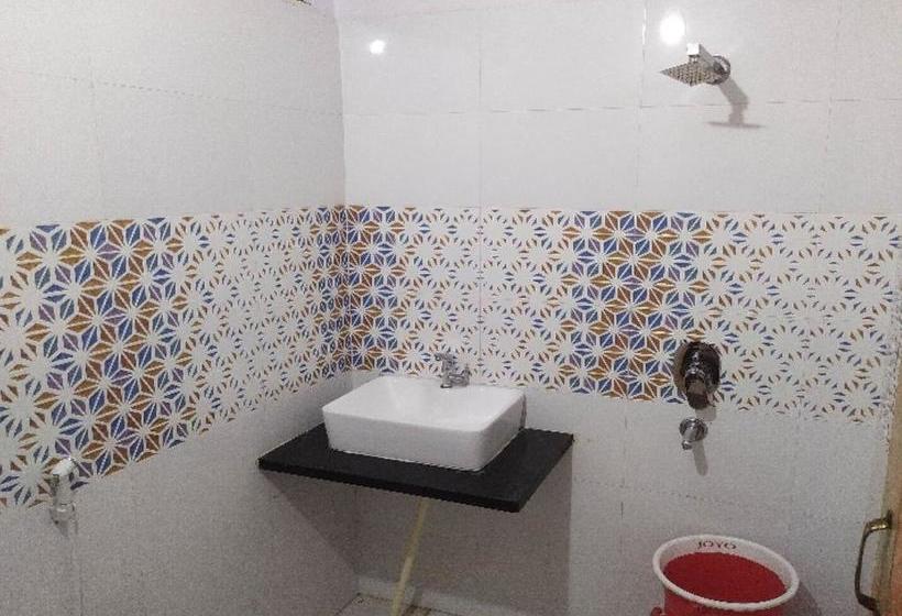 בית מלון כפרי Oyo 79581 B S Palace