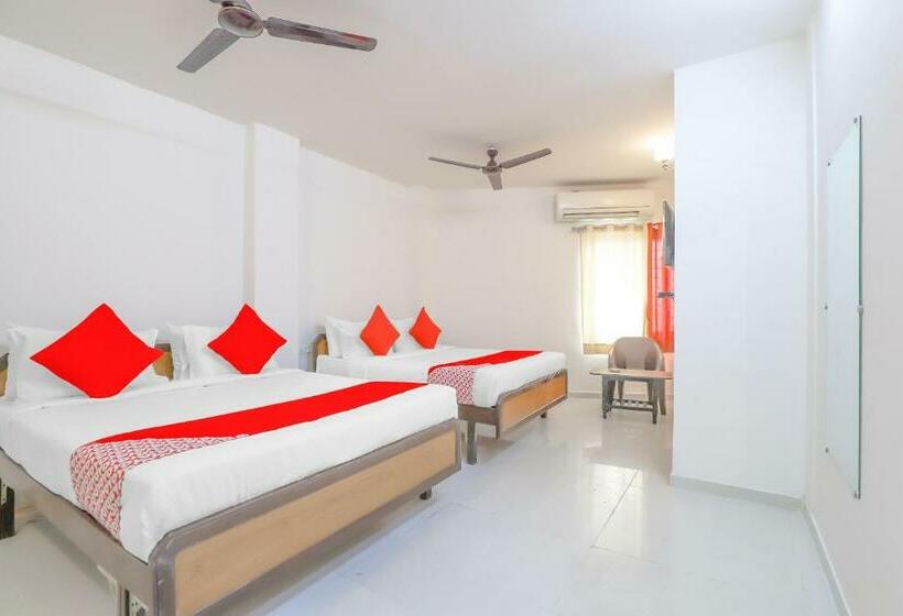 Hotel Oyo 79733  Shivay