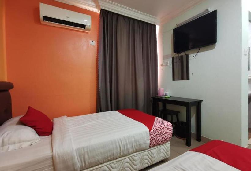 فندق Oyo 90239 Living Inn