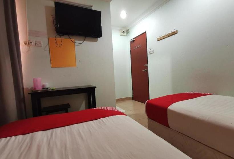 فندق Oyo 90239 Living Inn