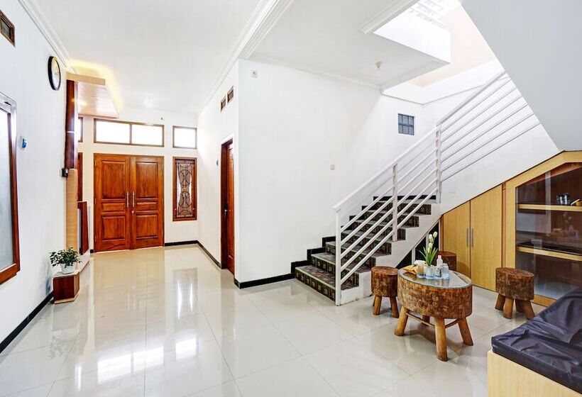 فندق Avisha Guest House Syariah