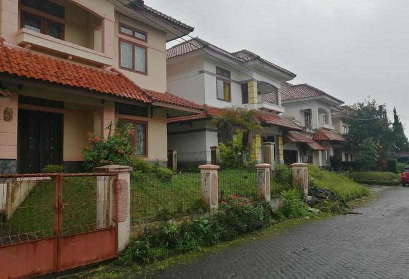 فندق Oyo 90384 Bukit Cipendawa Mc