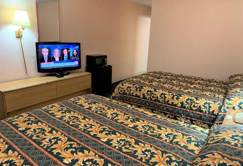호텔 Red Carpet Inn & Suites