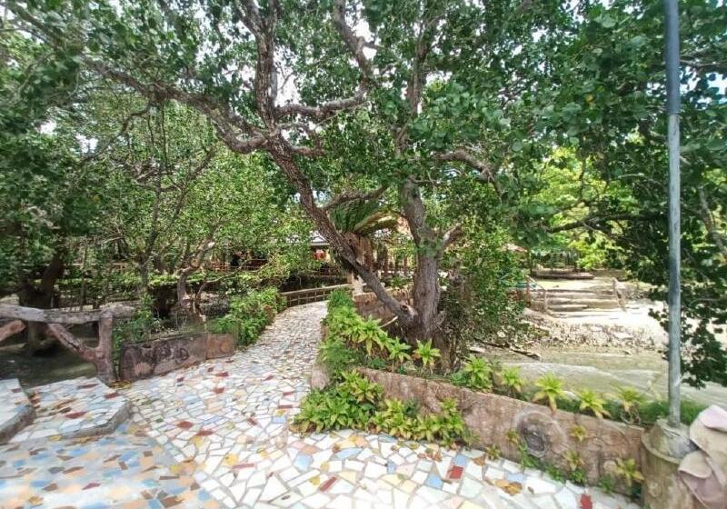 호텔 Reddoorz Plus @ Costa Roca Balamban