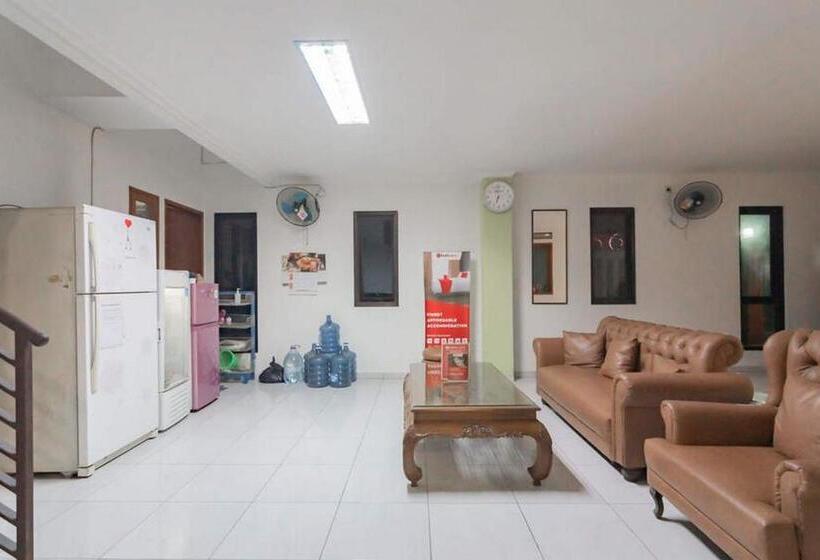 Reddoorz Syariah At Hotel Tiga Er Near Karawang Central Plaza