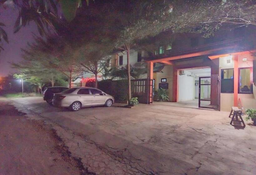 Reddoorz Syariah At Hotel Tiga Er Near Karawang Central Plaza