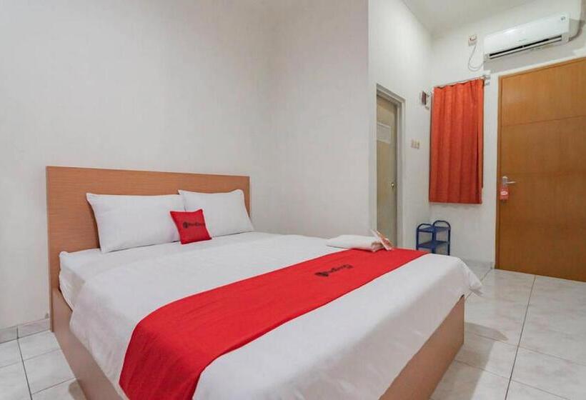 Reddoorz Syariah At Hotel Tiga Er Near Karawang Central Plaza