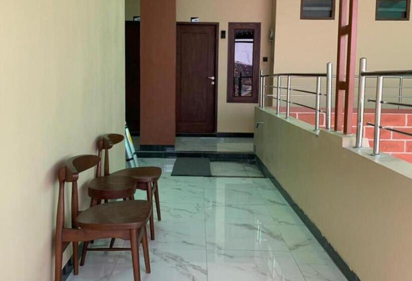 酒店 Reddoorz Syariah Near Kawasan Simpang Lima Pati