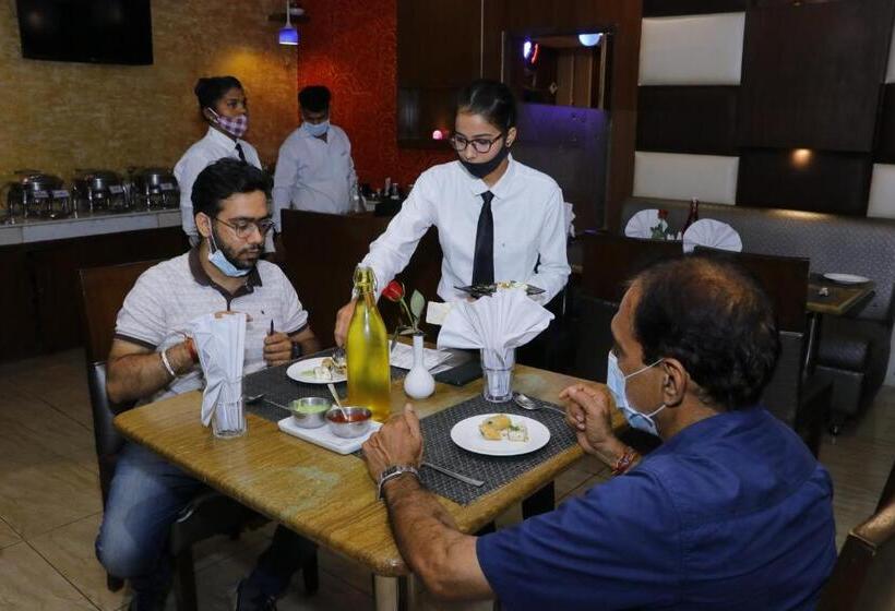 בית מלון כפרי S C Residency