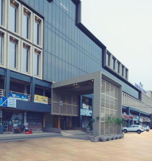 בית מלון כפרי Sarovar Portico Morbi